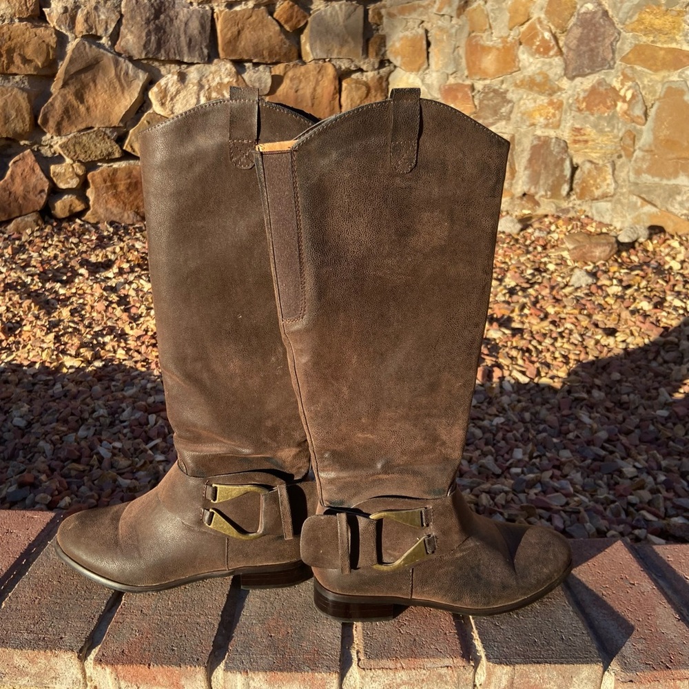NWT Women’s 7.5 Pierre Dumas boots.